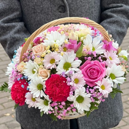 Корзинка с цветами, цветочная корзина с доставкой в по Уфе